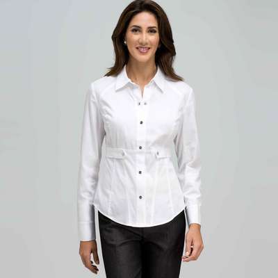 Chemise ajustée avec coutures apparentes